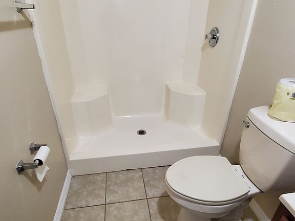5th image of 2860 Blackburn Ave