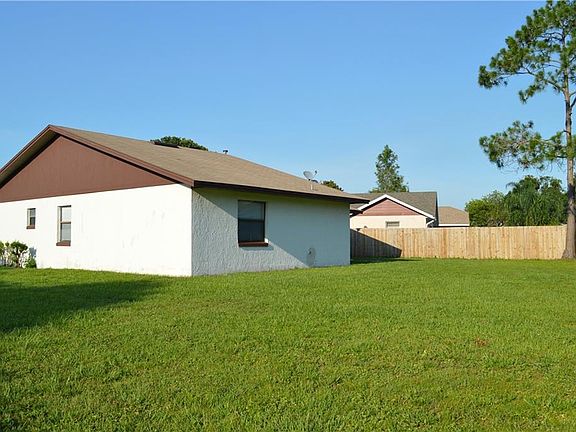 3rd image of 441 Lake Daisy Dr