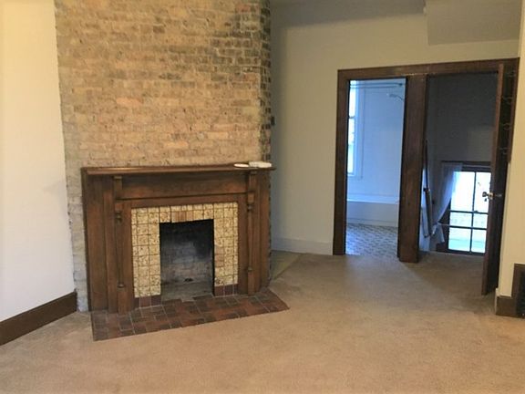 3 Bed / 1 Bath - 1,500 SF - Living Room