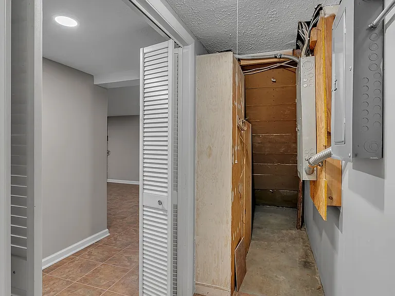 4917 Salem Dr — Photo 30