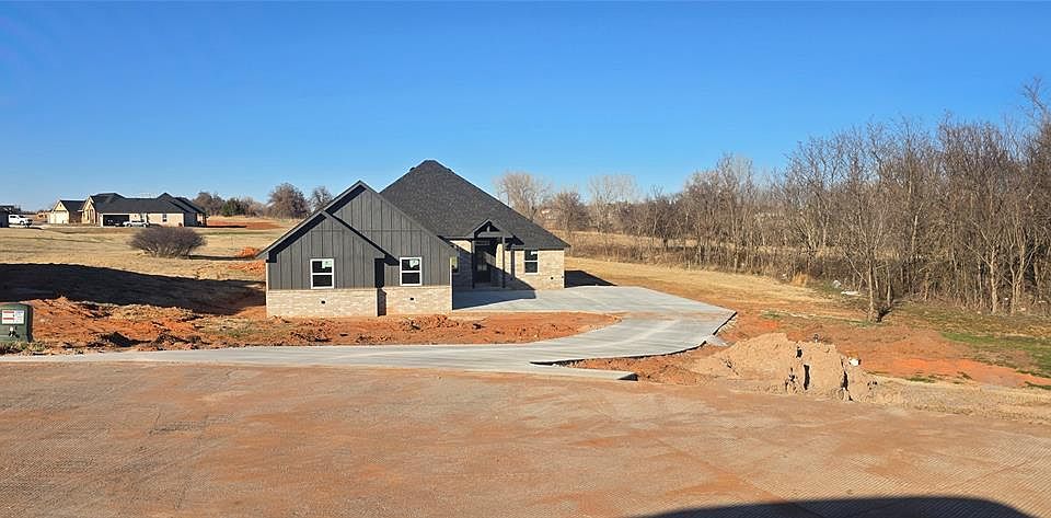 2nd image of 2446 Canyon Cir