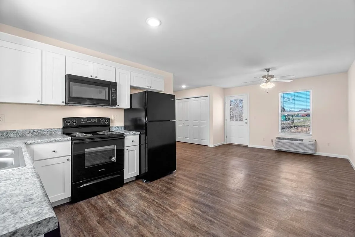 Building Photo - 127 Highland Hills Dr