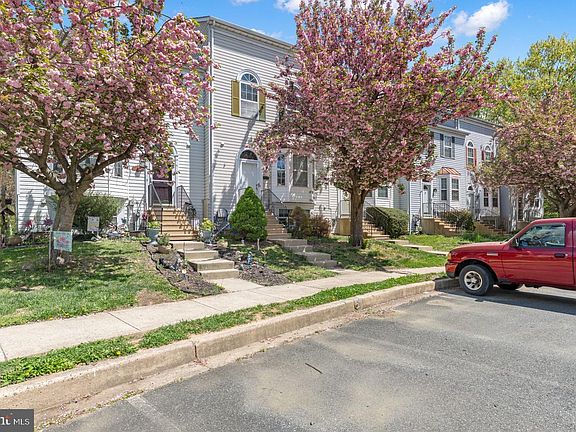 2nd image of 543 Hall Ct