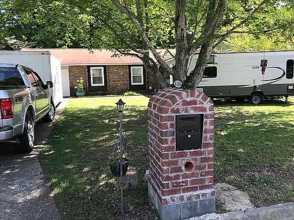Front of house and mail box.