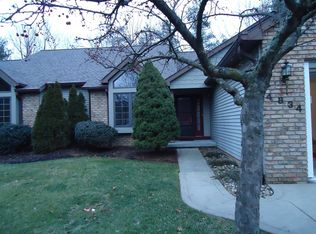 4834 Pond Dr NW, Canton, OH 44720