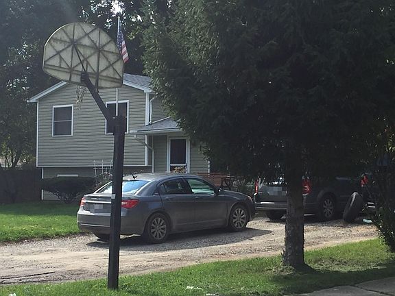 3rd image of 4825 Lakeborn Dr