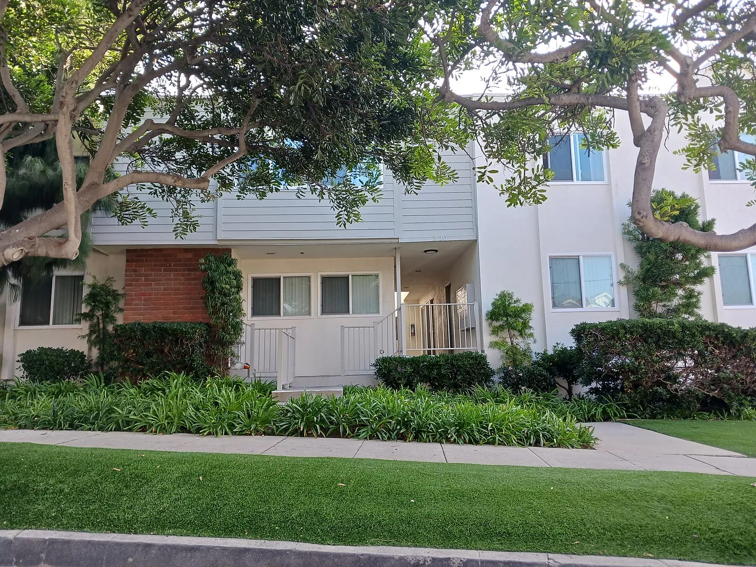 2 bed, 1.5 bath, 950 sqft, $2,995 — Photo 1