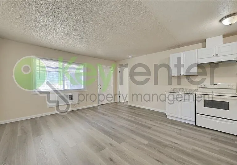 1065 Santiago Ave #6 — Photo 4