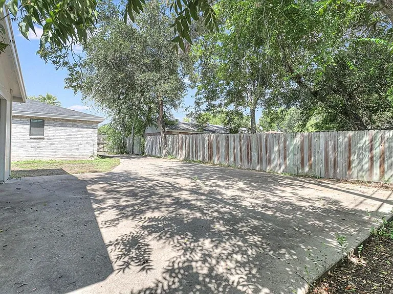 2111 E Lott Ave — Photo 45