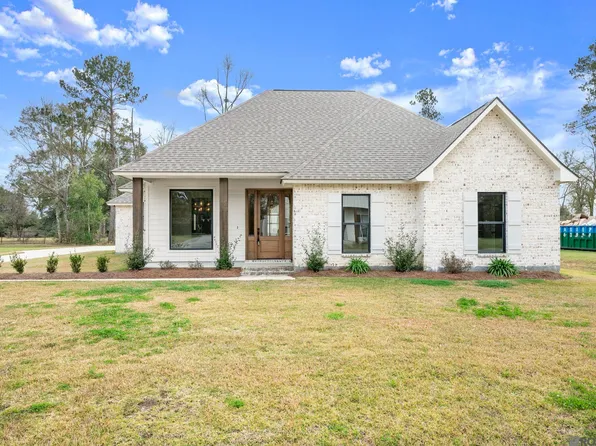 7258 Riverbank Dr, Denham Springs, LA 70706
