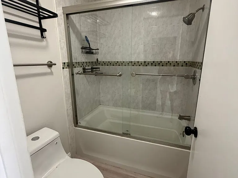 3476 Del Amo Blvd — Photo 22