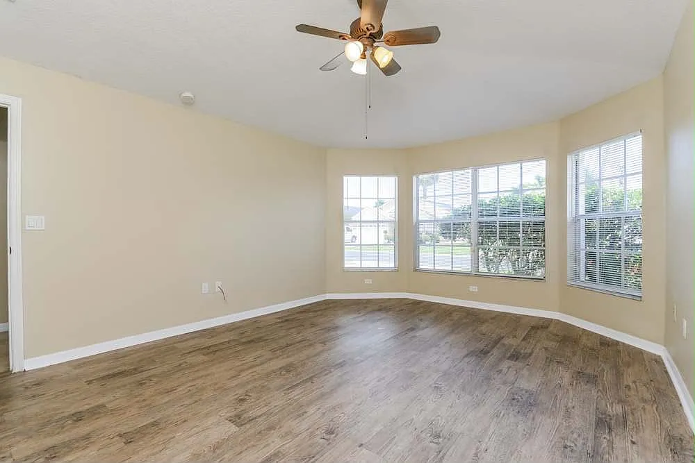 3 bed, 1272 sqft, $3,068 — Photo 4