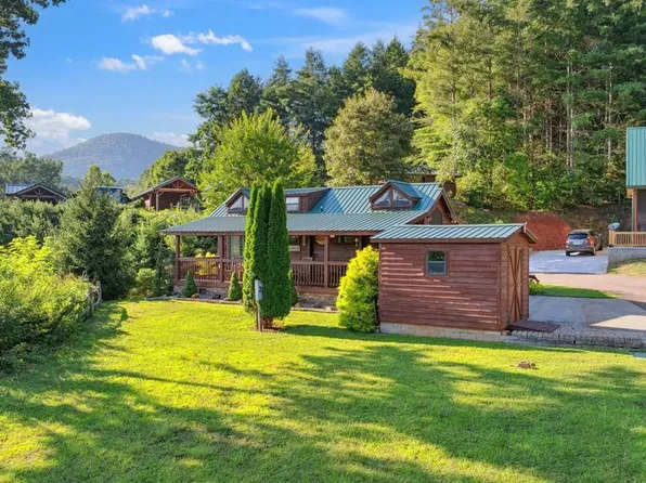 301 Thumpers Trl, Franklin, NC 28734