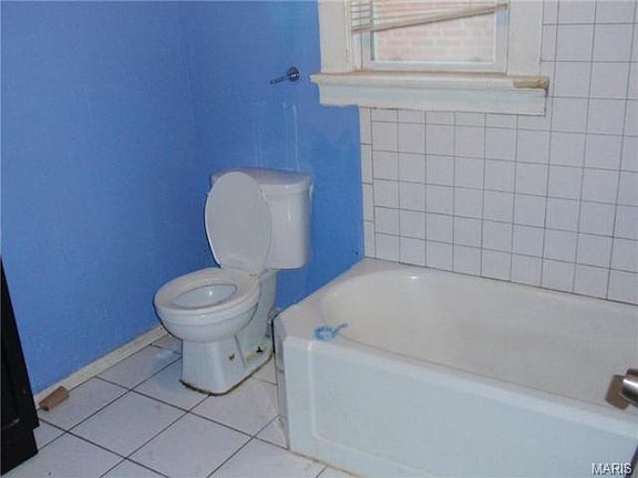 5th image of 5920 Saloma Ave