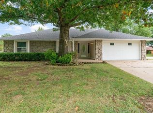 2996 W 65th St, Tulsa, OK 74132