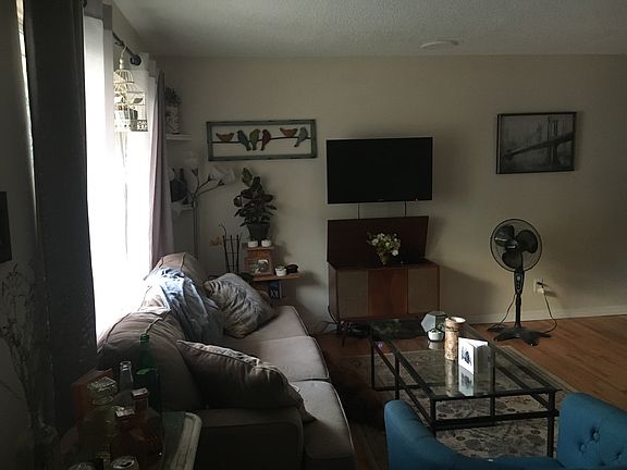 3rd image of 1805 Sussex St