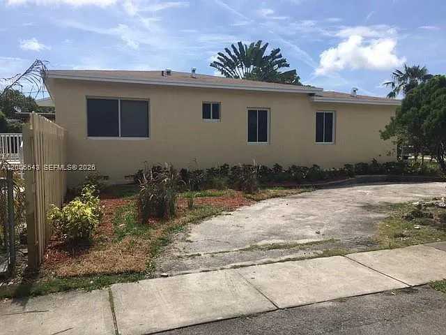 805 NE 138th St — Photo 31