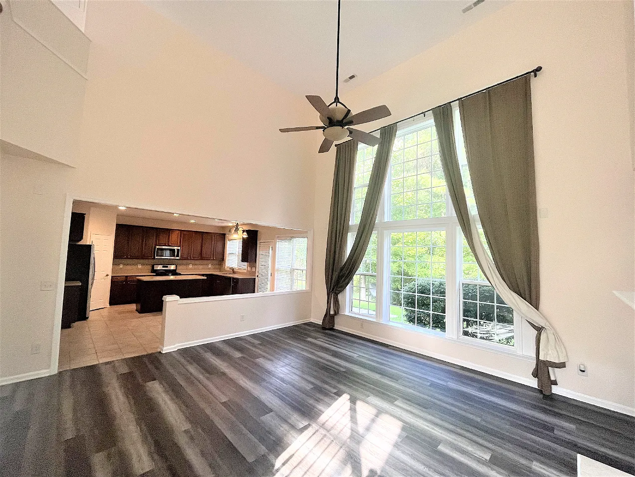 5 bed, 2941 sqft, $2,945 — Photo 4