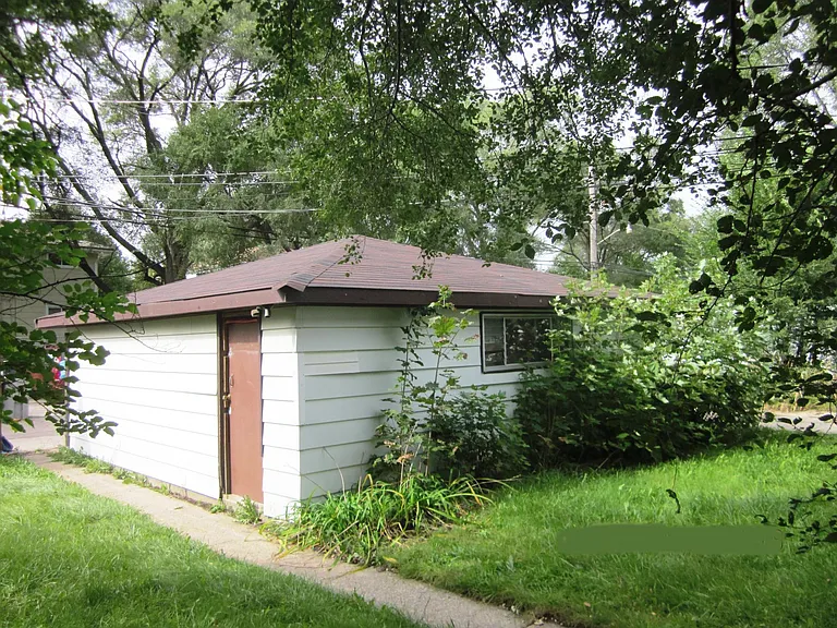 7419 W Florist Ave — Photo 2