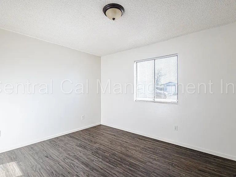 1905 McCray St — Photo 11