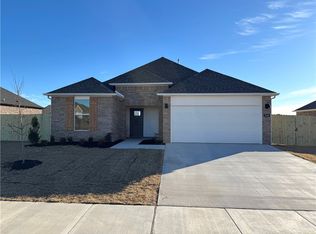 548 N McLeod Dr, Farmington, AR 72730