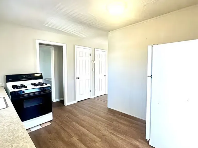 910 Sahwatch St — Photo 5
