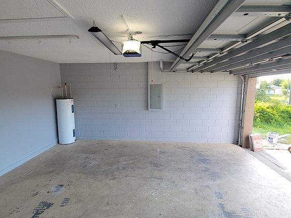 5th image of 1722 Redfin Way