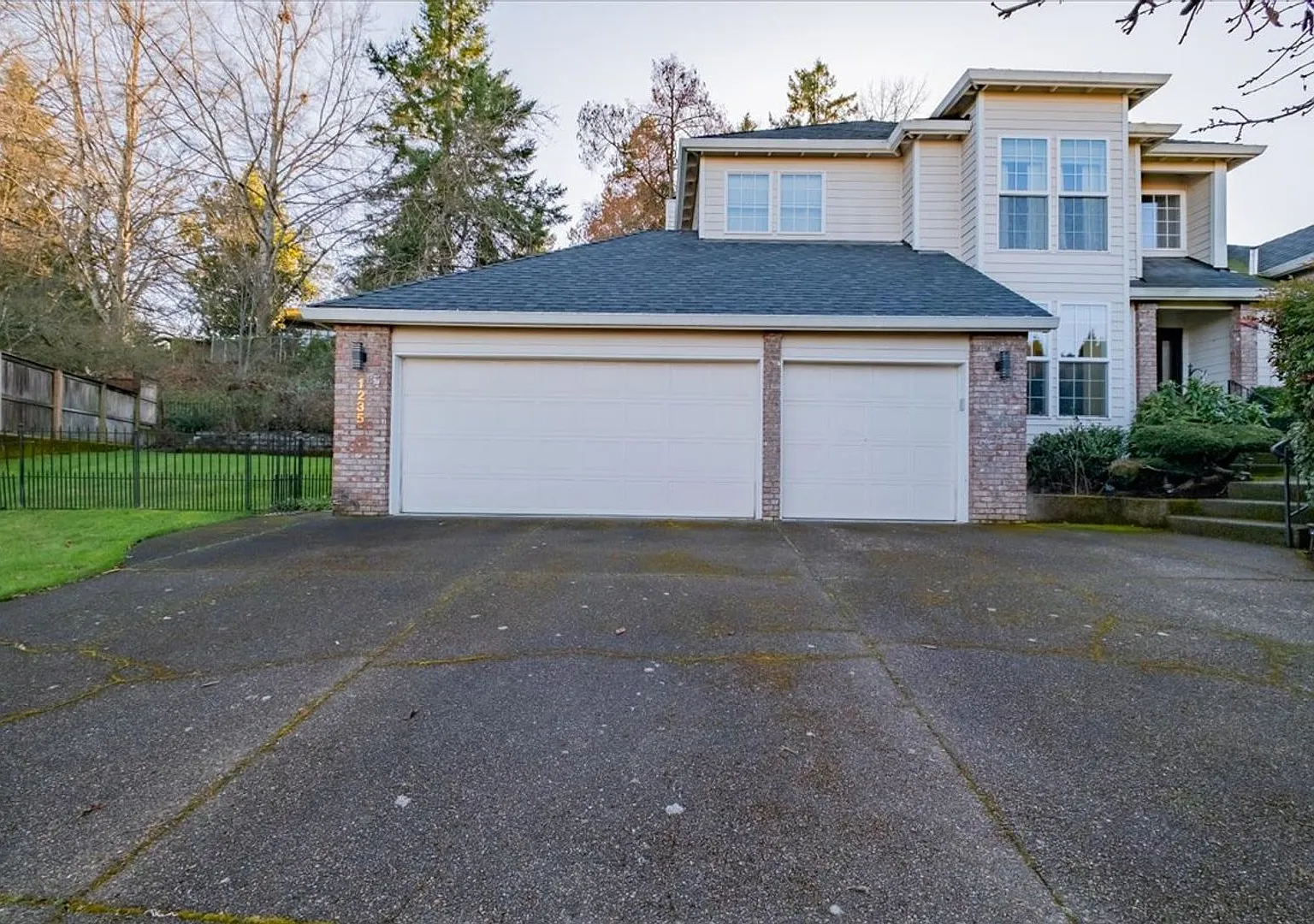 Beautiful single family rental located at 1235 NW Countryside Ct — Photo 1