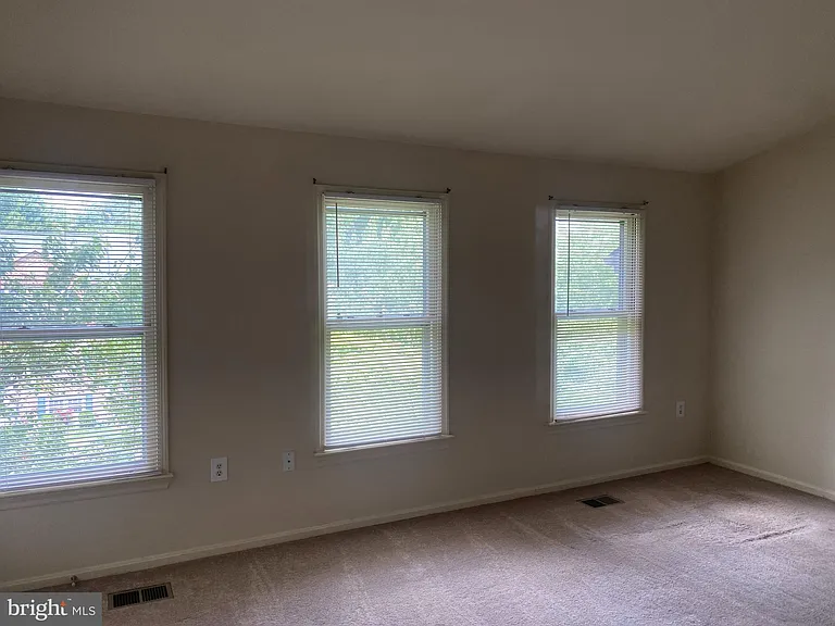 5623 Gresham Ln — Photo 20