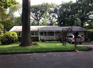 210 Henry Pl, Wyckoff, NJ 07481