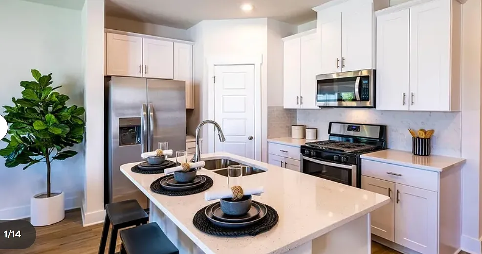 3 bed, 1400 sqft, $1,999 — Photo 2
