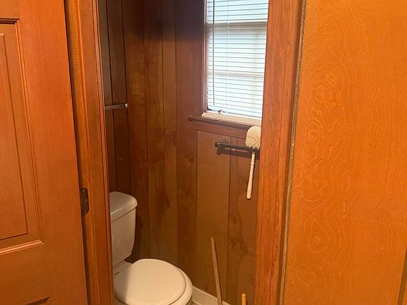 3rd image of 744 Henderson St