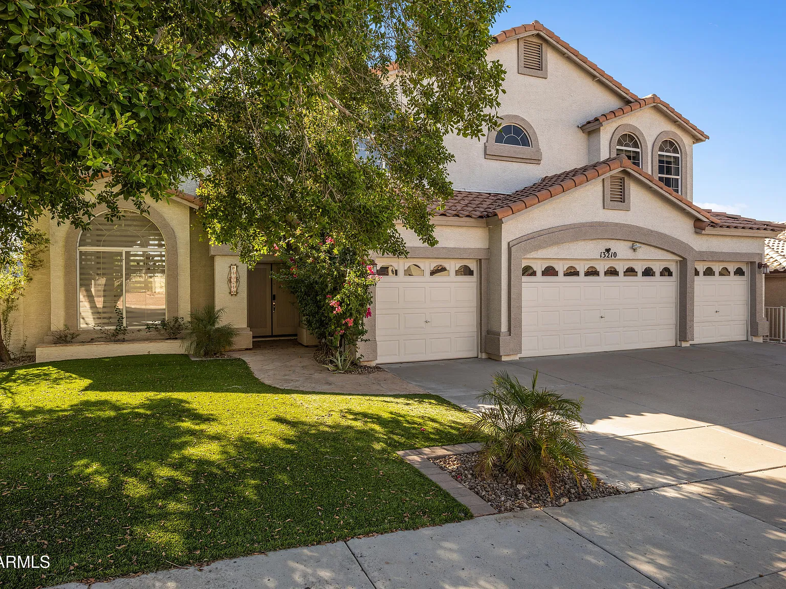 4 bed, 3.0 bath, 3652 sqft, $3,950 — Photo 2
