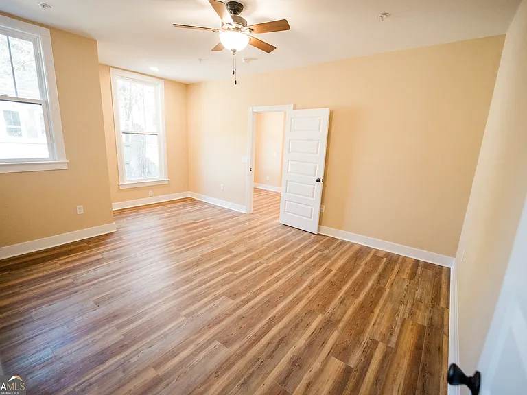 210 8th St W #1 — Photo 11