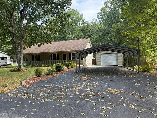 3 bed, 1092 sqft, $2,100 — Photo 1