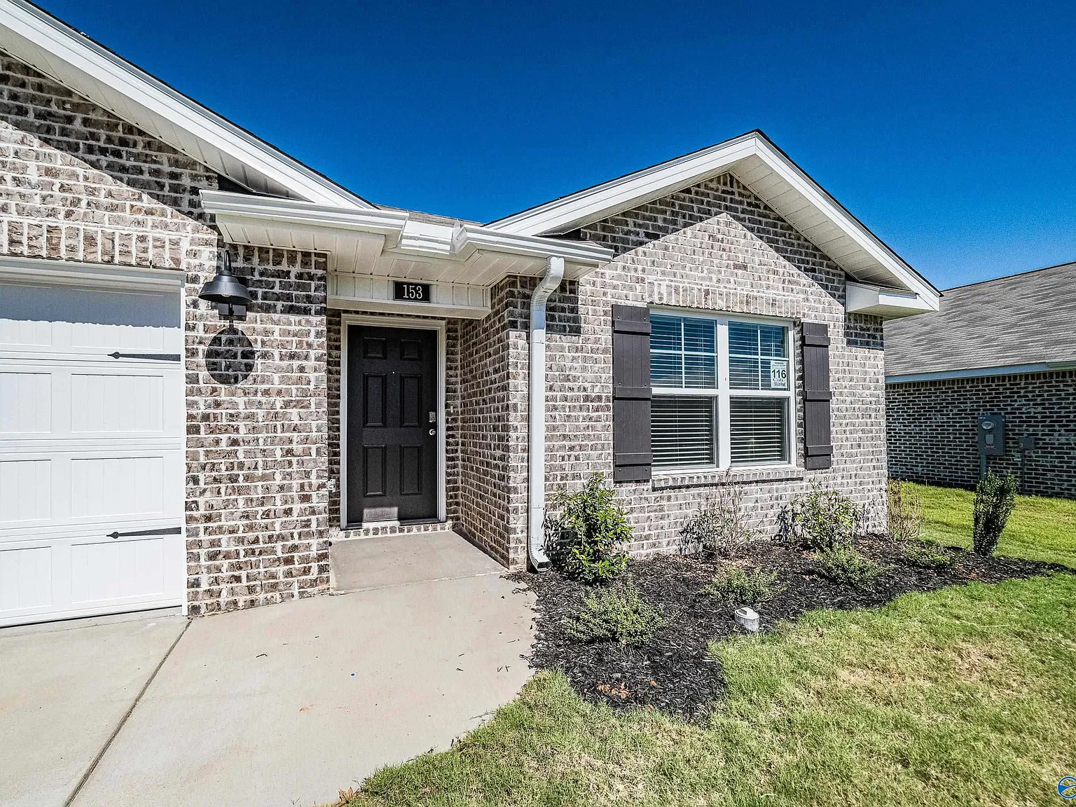 4 bed, 2.0 bath, 1841 sqft, $1,825 — Photo 1
