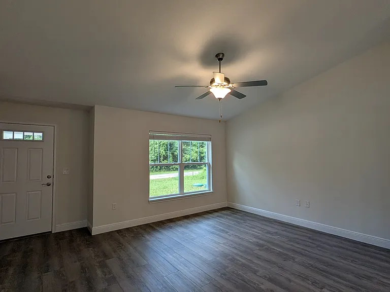 387 E Caldwell Dr — Photo 8