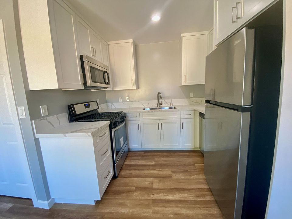 1st image of 3833 Goldfinch St