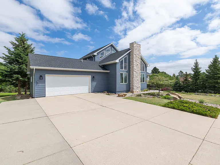 1132 Enchantment Rd — Photo 35