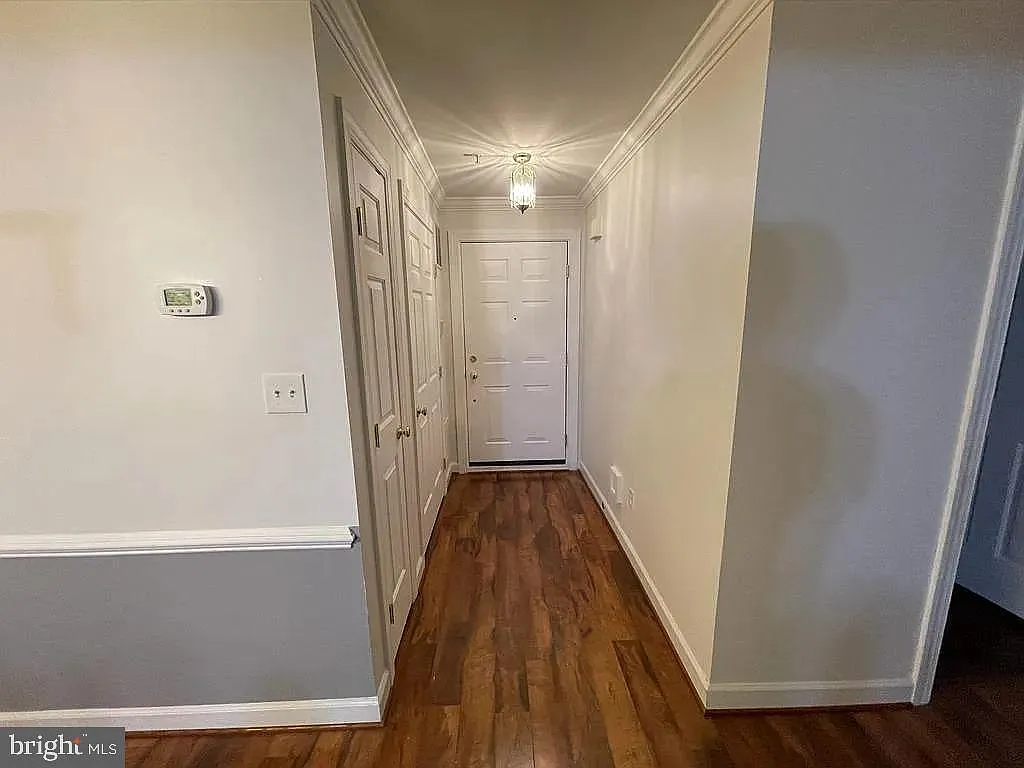 2 bed, 2.0 bath, 1220 sqft, $2,500 — Photo 2
