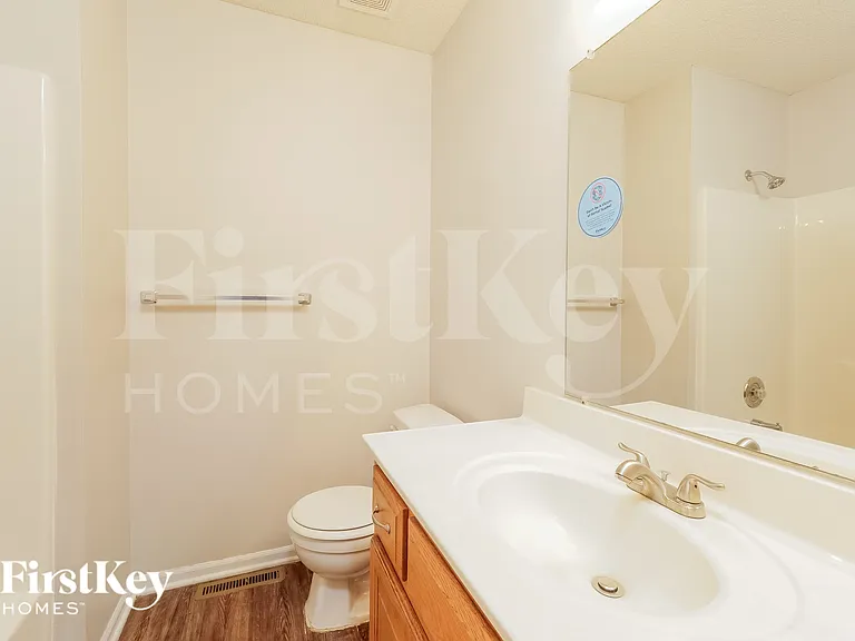 208 S Darrowby Dr — Photo 12
