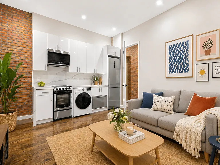 122 W 20th St #3D — Photo 2