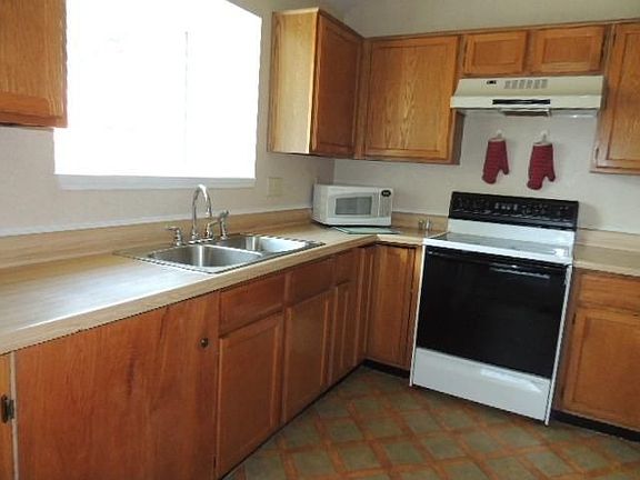 3rd image of 2912 Country Creek Ln