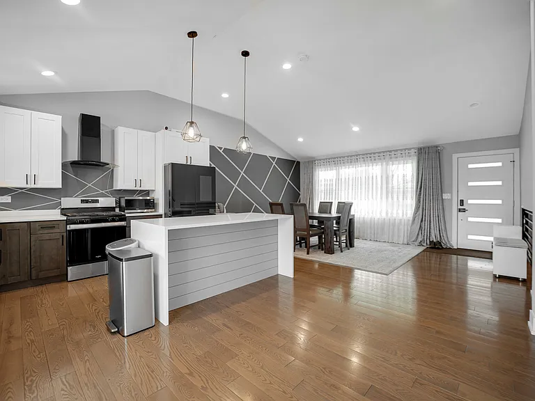 10324 S 81st Ave — Photo 7