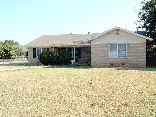 1st image of 2001 Oakwood Ln