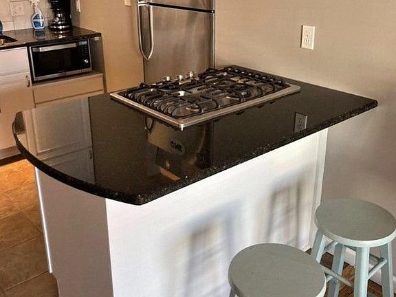 3rd image of 616 Niagara St APT 3