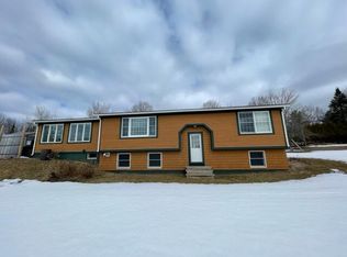 39 Mountain View Dr, Baileyville, ME 04694