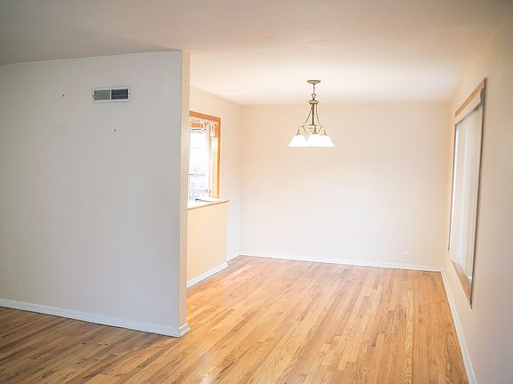 Dining Room w/Pass-through