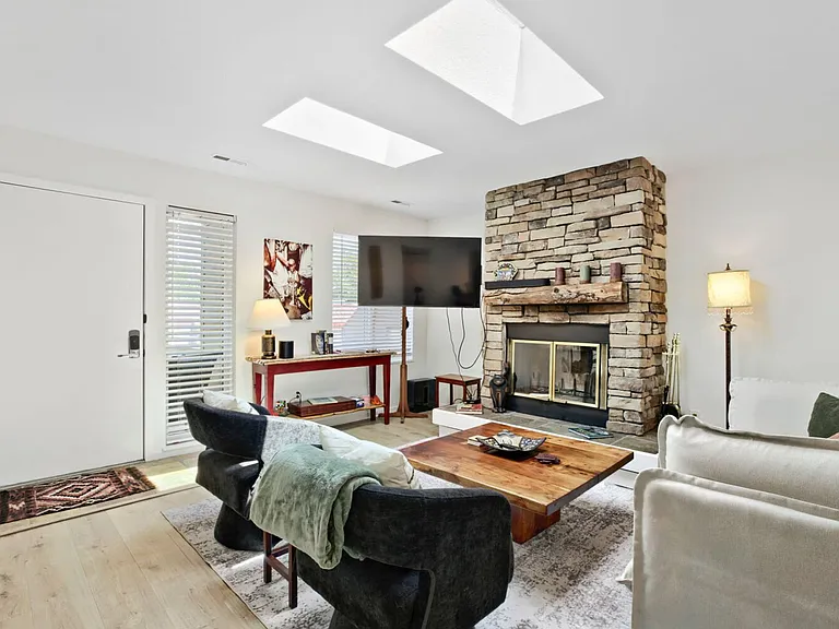 790 Walnut St #D — Photo 8