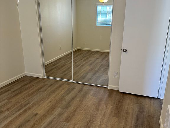 4th image of 1038 S Sunshine Ave S #15